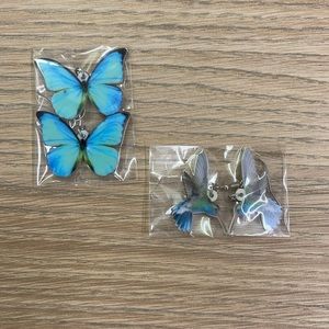 Set of two pierced earrings NEW